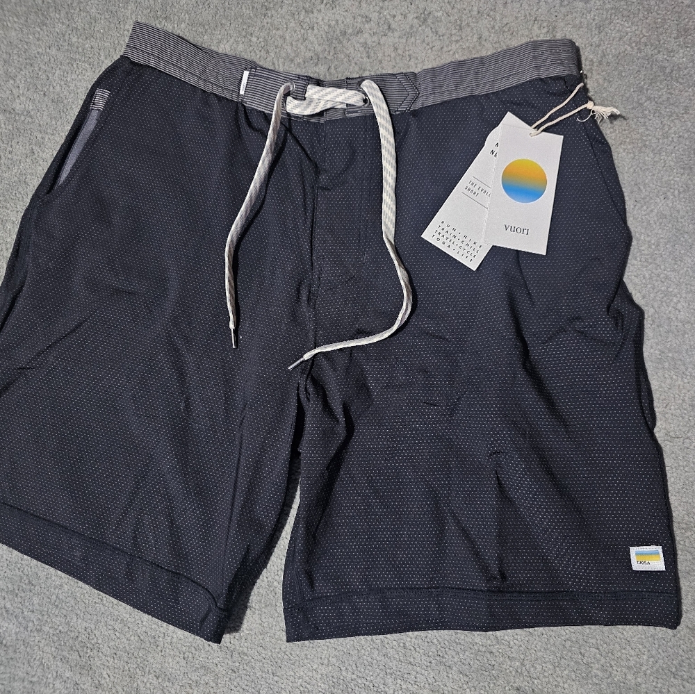 Vuori Evolution Short - 34 _ NWT